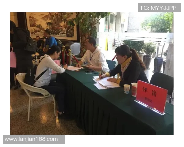 热刺足球明星华丽转身西装造型展现风采与魅力