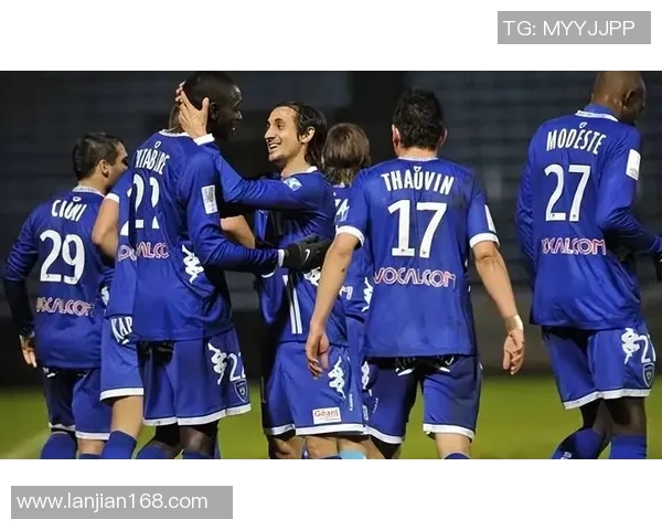 格勒诺布尔主场迎战索肖争夺法乙积分榜关键战役